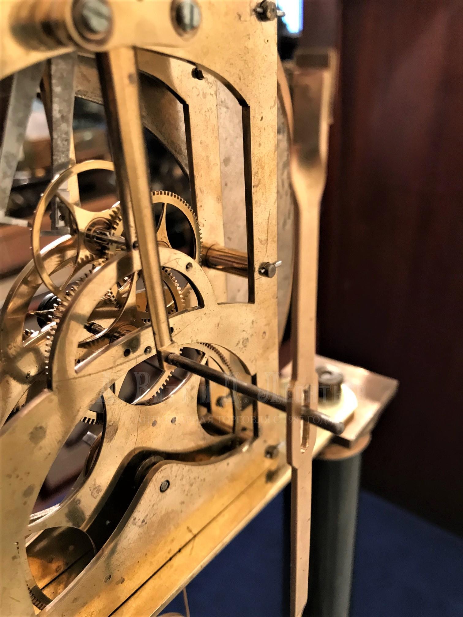 Венские антикварные часы-портик скелетный механизм ампир